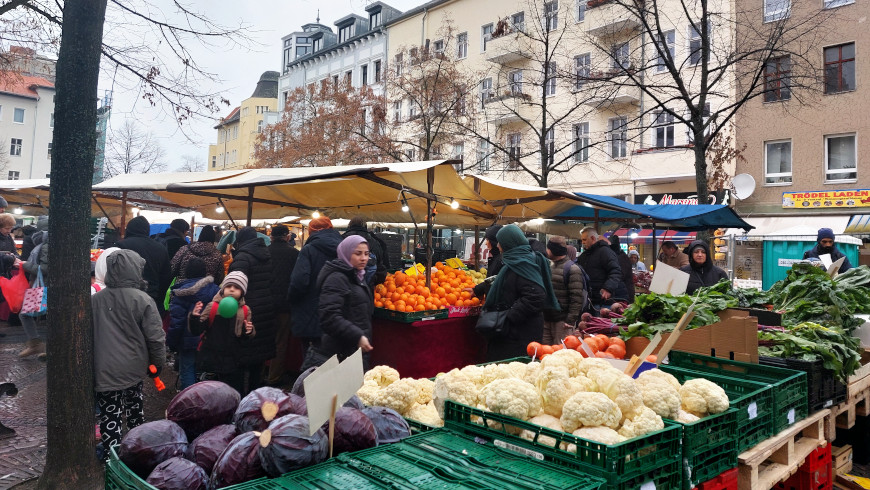 Wochenmarkt am Karl-Marx-Platz in Neukölln